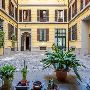 Gemma Preziosa Tra Il Castello Sforzesco Ed Il Duomo Di By Easylife Appartement Milan